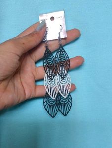 A Cute Western Earrings