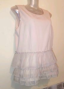 Size M Ruffled Sleeveless Top