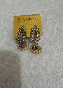 Varnee Golden Jhumka Earrings