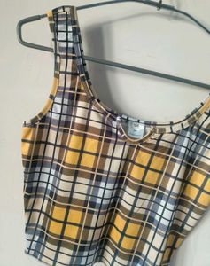 SSS : Cute Yellow plaided crop top😍