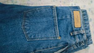 Loose Fit Jeans.