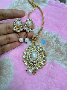 Neckpiece/Necklace With Earrings