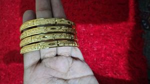 Golden Bangles (Set of 4)