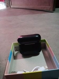 Pro earbuds in black colour😎