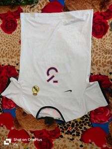 Nike White Graphic T-Shirt. (M)Size