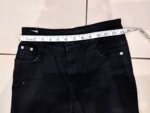Black Capri Denim Jeans