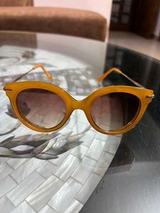 BEIGE COLOURED BLACK CAT EYES SUNGLASSES