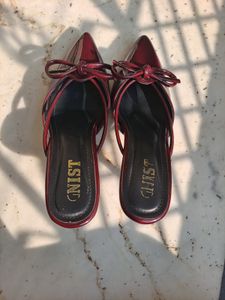 Stylish Maroon Bow Mules