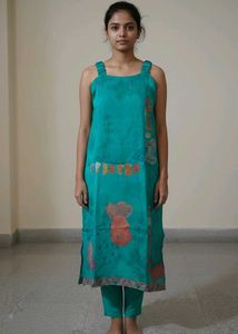 Elegant Sleeveless Ethnic Dress