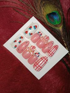 Korean Press-On Nails 💅🏻🍓