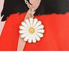 Daisy Pendant Necklace