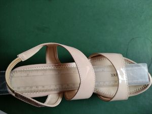 sale till 5AM NUDE HEELS