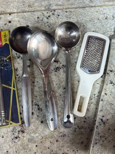 Used Kitchen Utensil Set