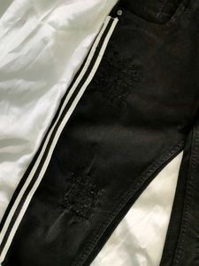 Black Skinny Jean With Side Strip 🖤