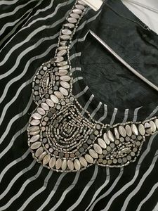 Top Black N White With Tag