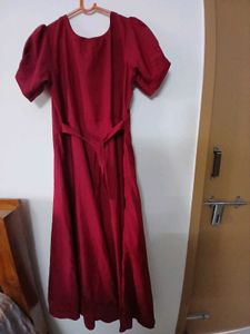 Puffed sleeve elegant gown