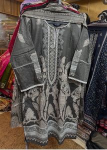 Readymade Pakistani Suits