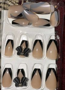 Elegant Beige &amp; Black Nail Set