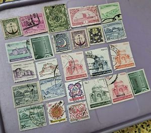 25 Vintage 1950-60s PAKISTAN stamps