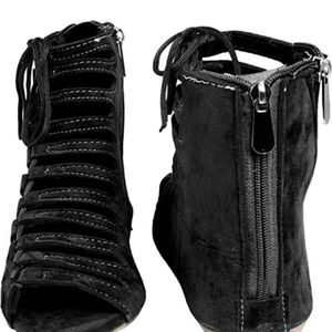 Black High-Top Lacs Up Flat