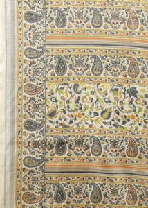 Elegant Paisley Pattern Saree