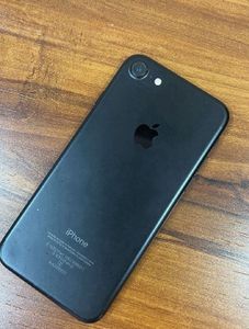 iPhone 7 - Black