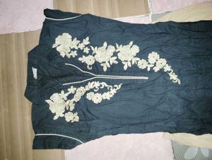 Set Floral Embroidered Kurta