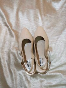 Pre-loved White Heels 🤍