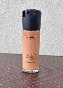 MAC Studio Fix Fluid Foundation NC30