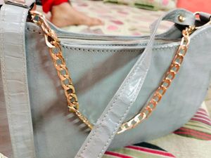 neBag With Single Golden Chain