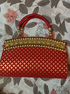 🍒 ♥️ ♥️ Red & Gold Clutch 💯👌👌👌