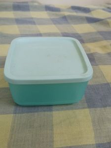 Tupperware 650 Ml Cubix Box
