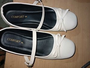 Comfortable White Bow Ballet Flats