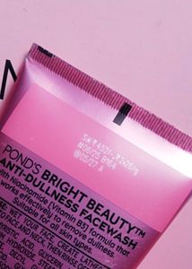Pond&#39;s Bright Beauty Facewash
