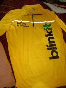 New Men's blinkit t shirt xl size