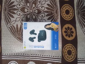 P Trone earbuds