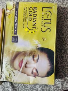 L&#39;Oreal &amp; Lotus Gold Facial Kits 2 Kit Combo