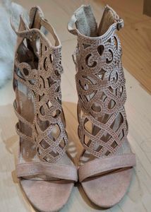nude Pencil heels 👠