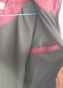 ✨Maroon Light Windcheater–Stylish &amp; Lightweight