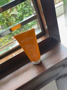 Dot &amp; Key Face Wash