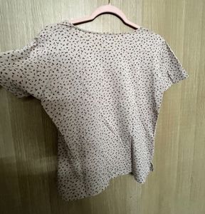 Soft Floral Blouse – Minimal &amp; Feminine