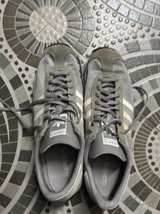 Adidas Sneakers