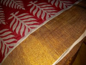Red &amp; White Leaf Print Saree