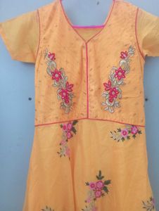 Beautiful Thread Embrioded Kurti With Linning