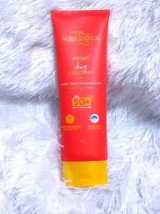 Aqualogica Detan + Dewy Sunscreen