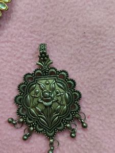 Saree Pin And Dollars