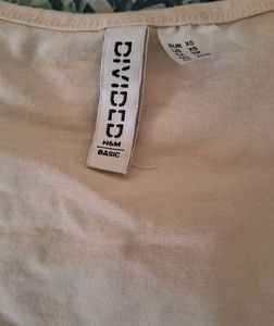 Simple H&amp;M White Scoop Neck Tee