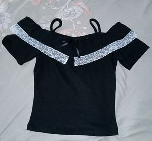 Coquette Lace off shoulder Top 🎀🖤