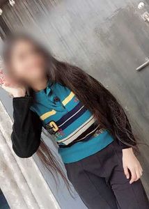 Girl&#39;s Striped Top