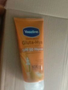 Sunscreen Body Lotion With Gluta Hya
